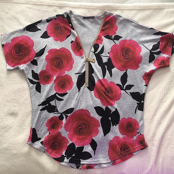 Suzy Shier. Spring top. Zipper neckline. Size US M. Used, very good condition. - Picture 1 of 6